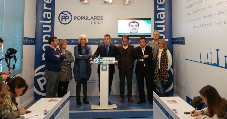 El presidente del PP de Cádiz, Antonio Sanz, en rueda de prensa