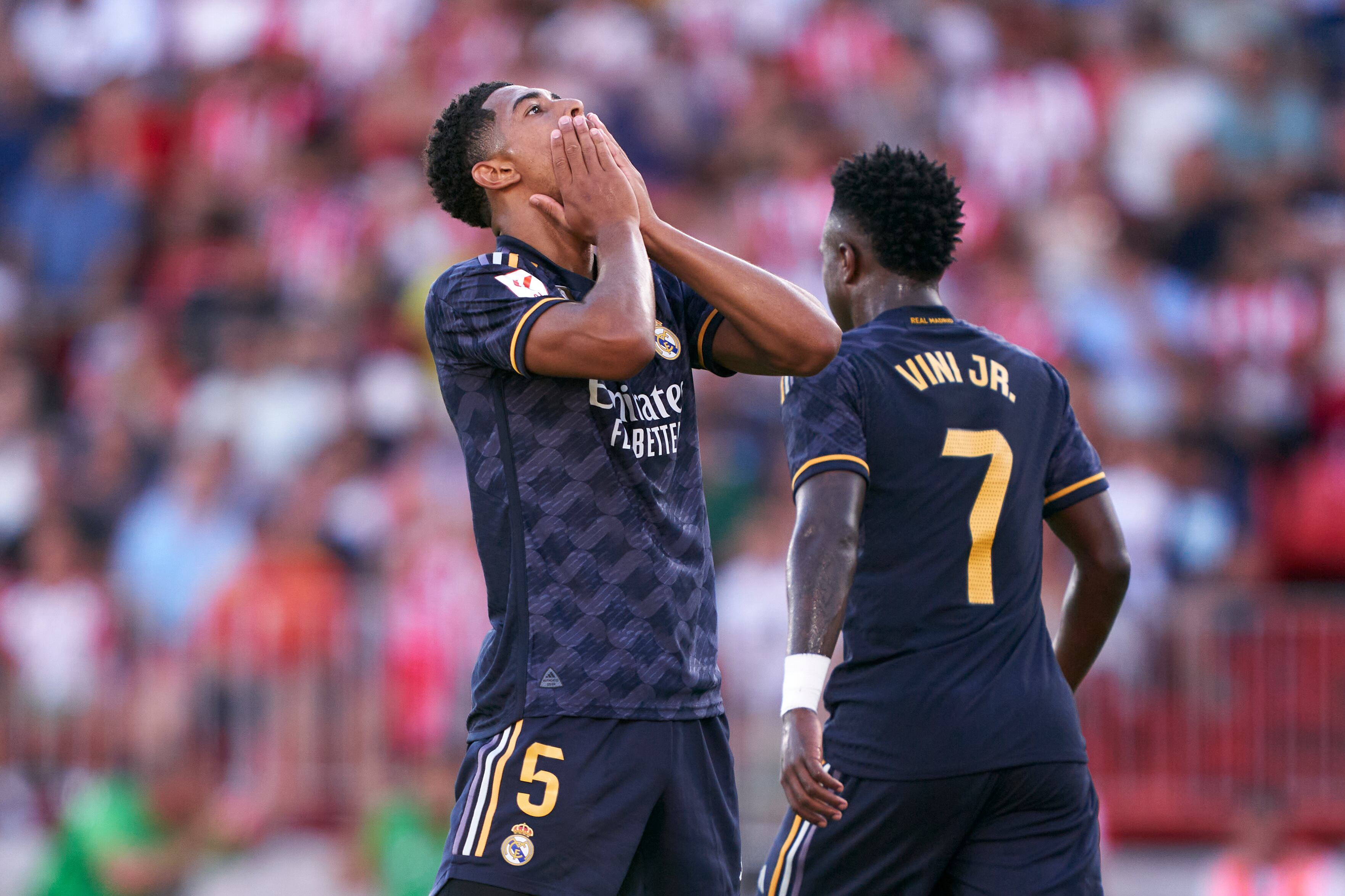 Bellingham se lamenta durante el partido entre el Almería y Real Madrid