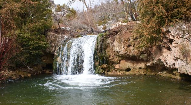 Salto de agua en el río de la Laguna.