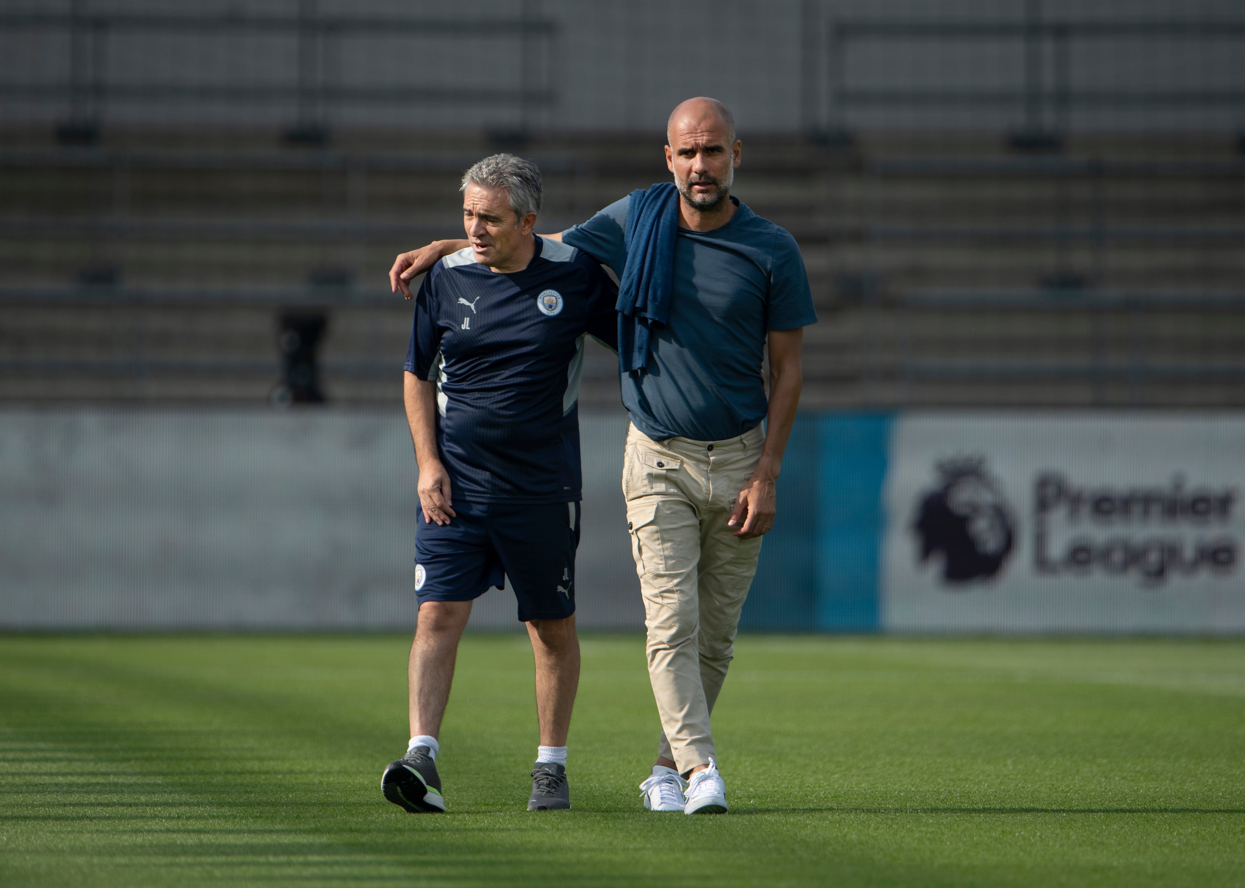 Juanma Lillo y Pep Guardiola, en una fotografía de archivo. (Photo by Visionhaus/Getty Images)