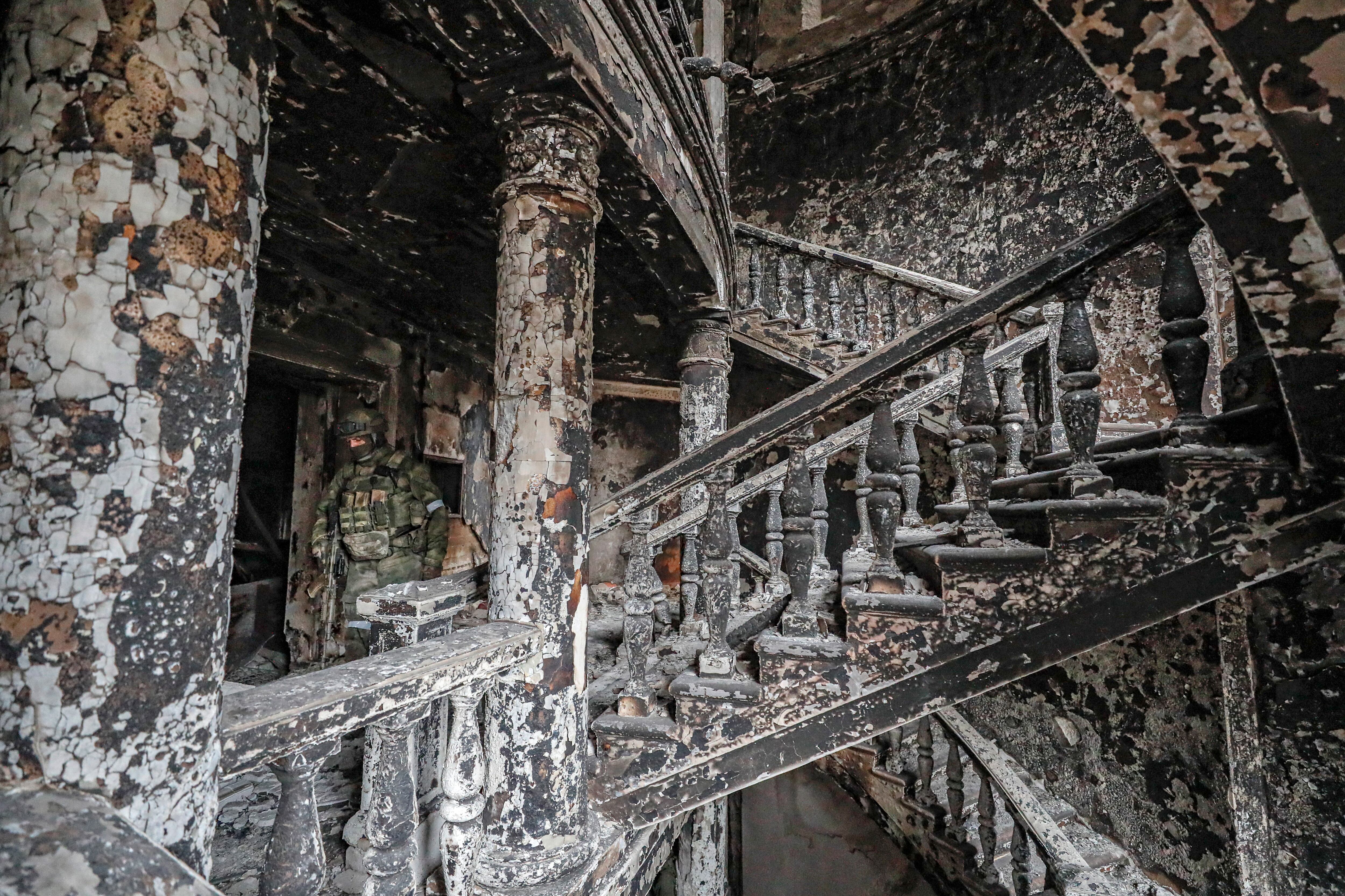 Vista interior del Drama Theatre de Mariupol (EFE/EPA/SERGEI ILNITSKY).