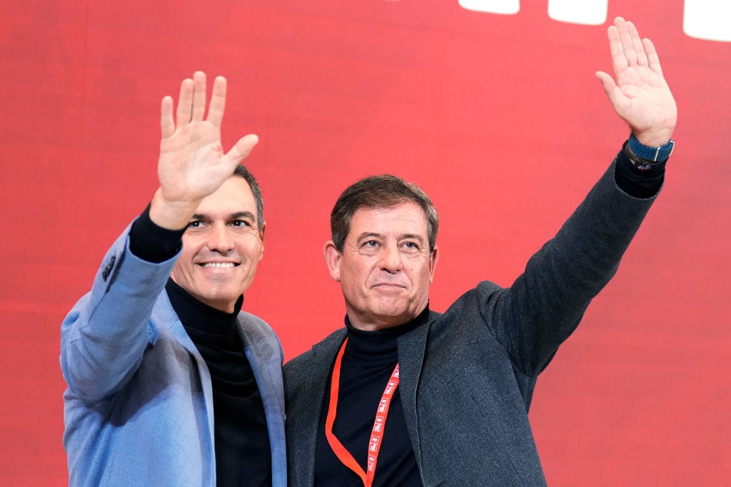 Pedro Sánchez y José Ramón Gómez Besteiro, en un mitin.