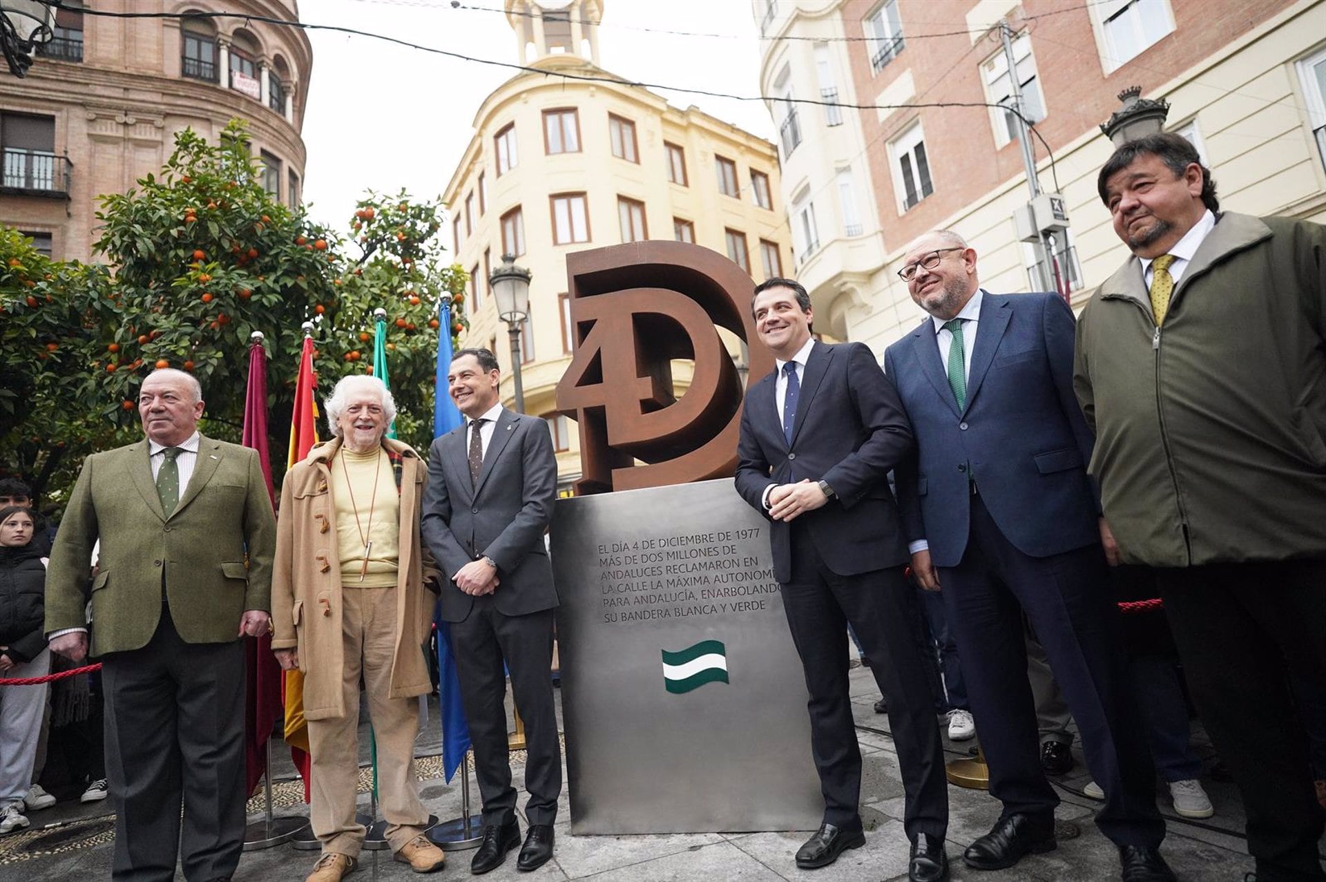 10/01/2025 Inauguración del monumento homenaje al Día de la Bandera de Andalucía, el 4 de diciembre, obra en acero del autor cordobés José Manuel Belmonte, en la Plaza de las Tendillas de Córdoba, con Juanma Moreno, Alejandro Rojas-Marcos y autoridades de la ciudad.
POLITICA ANDALUCÍA ESPAÑA EUROPA ESPAÑA EUROPA CÓRDOBA ANDALUCÍA
JUNTA DE ANDALUCÍA
