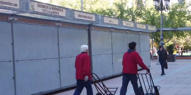 Las casetas ya están preparadas en la plaza de España.