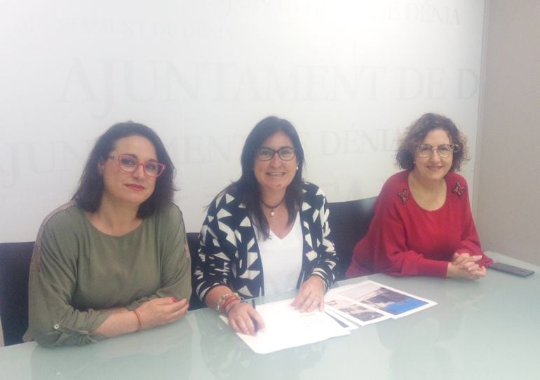 Tres concejalas del grupo municipal del PP en el Ayuntamiento de Dénia.