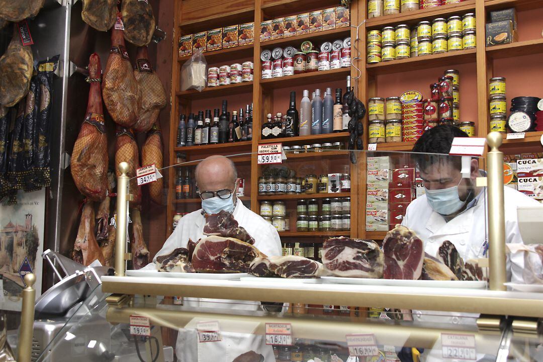 Según los economistas la desescalada y la Semana Santa han sido clave para la bajada del paro en marzo
