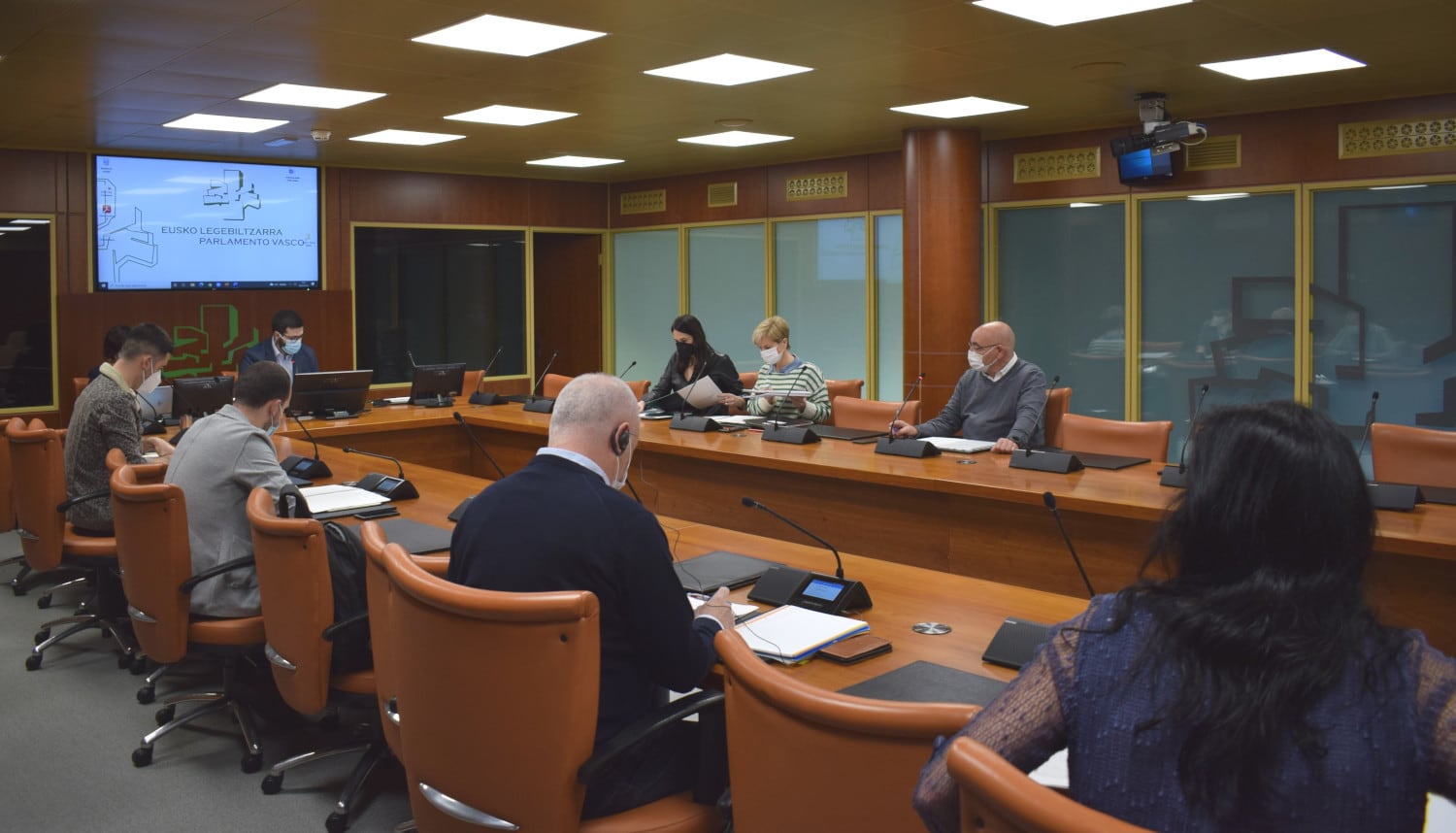 Ponencia de educación celebrada en el parlamento Vasco