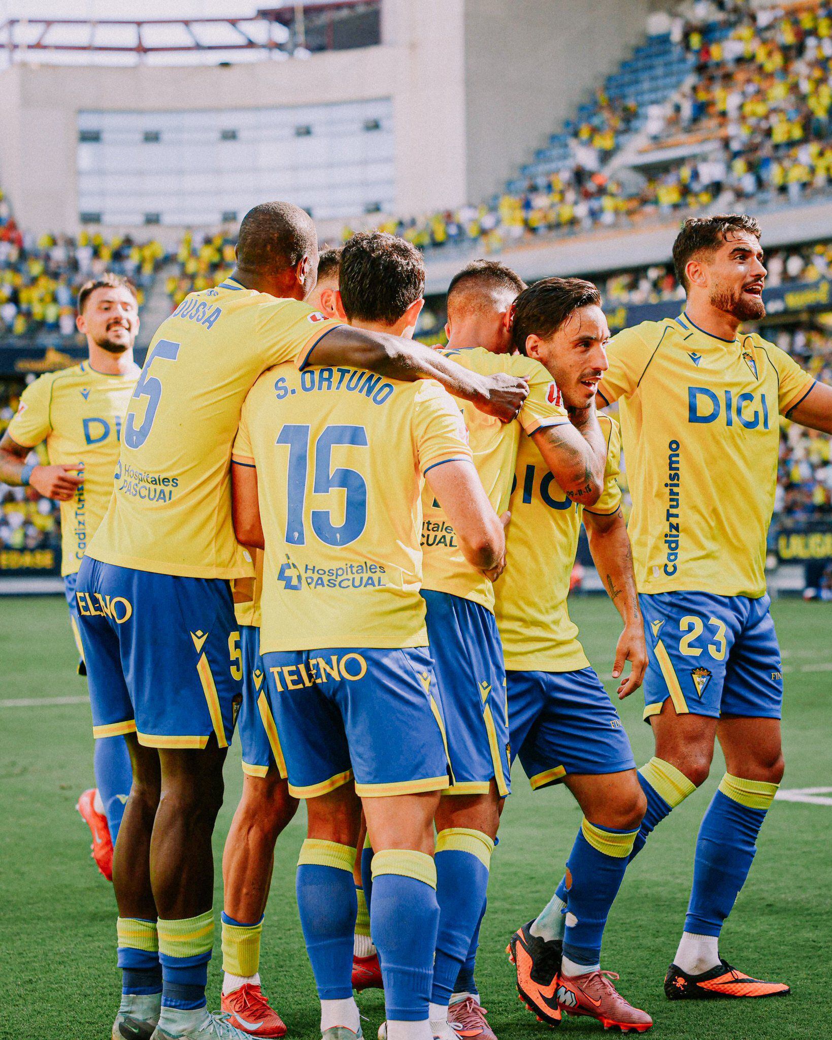 Los futbolistas del Cádiz celebran el gol de Suso Fernández ante la SD Eibar. Foto: Cádiz CF.