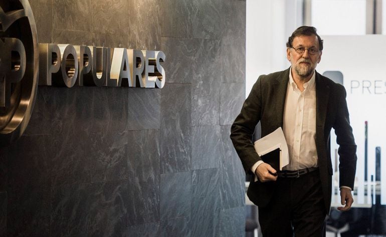 Fotografía facilitada por el Partido Popular, del presidente del Gobierno, Mariano Rajoy a su llegada al Comité de Dirección del la formación 