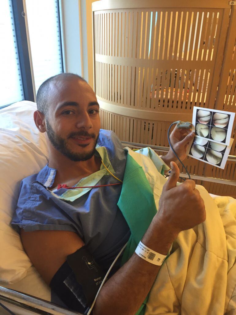 Amrabat muestra una prueba de su operación de rodilla tras ser intervenido en Amsterdam