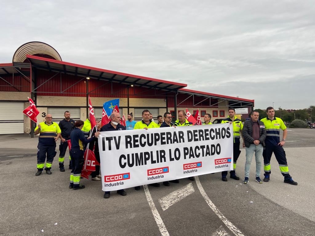 Los trabajadores de la ITV en Tremañes secundan paro de dos horas para reivindicar mejoras en sus condiciones de trabajo