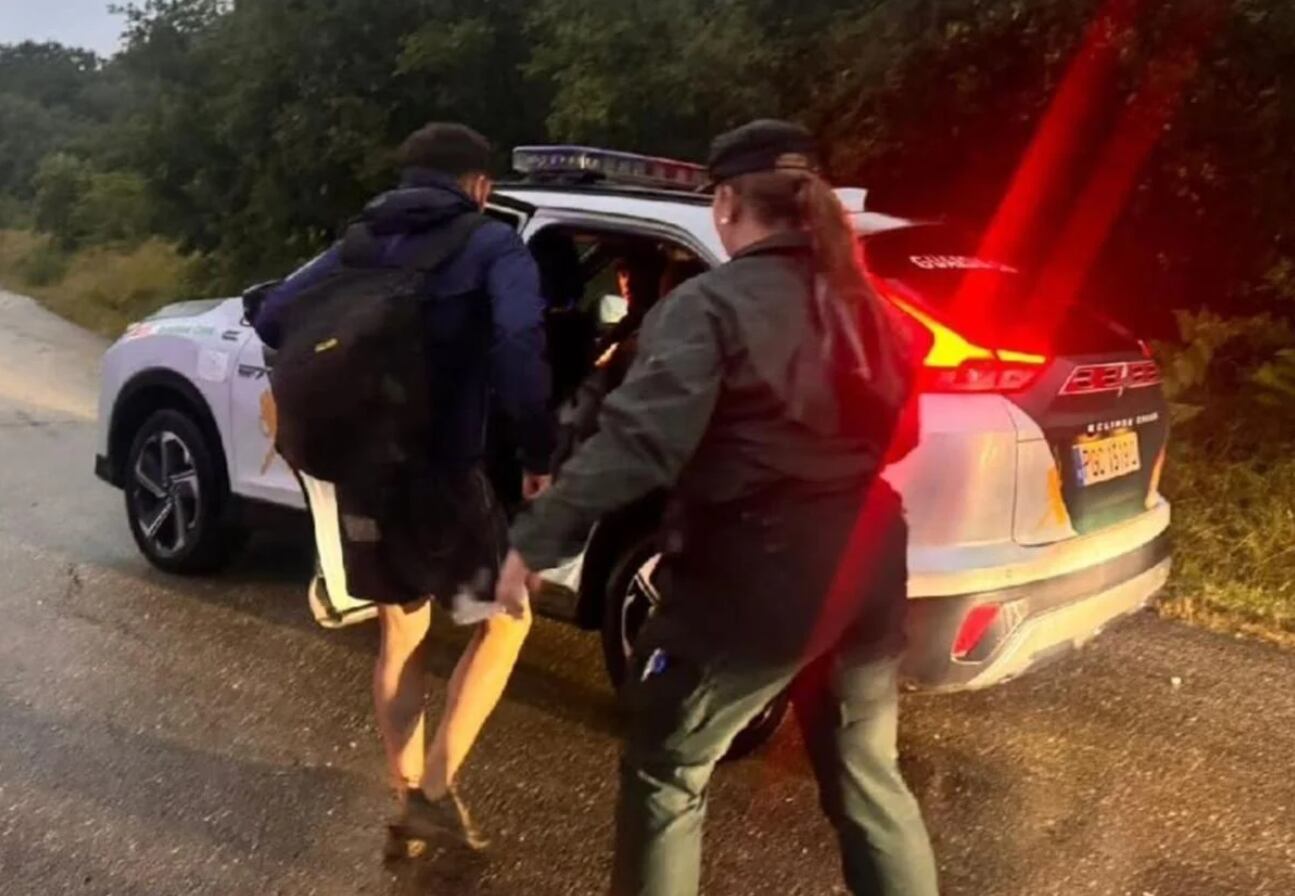 La Guardia Civil desaloja a los niños de los campamentos en la comarca de Las Merindades. Europa Press.