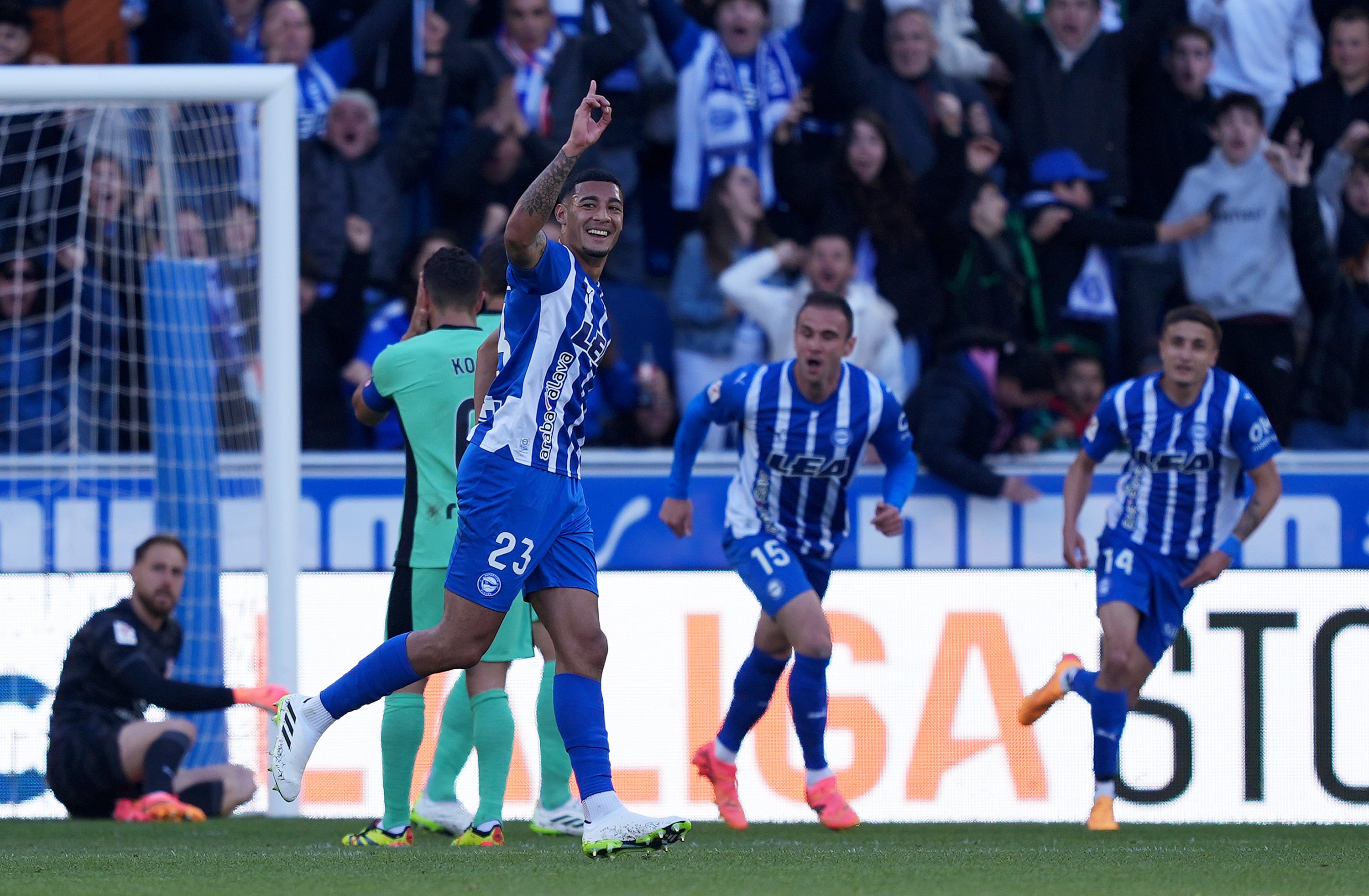 Benavídez celebra el 1-0 del Alavés ante el Atlético de Madrid