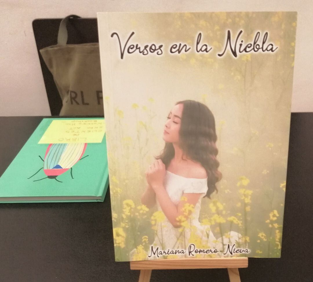 Portada del libro &quot;Versos en la niebla&quot;