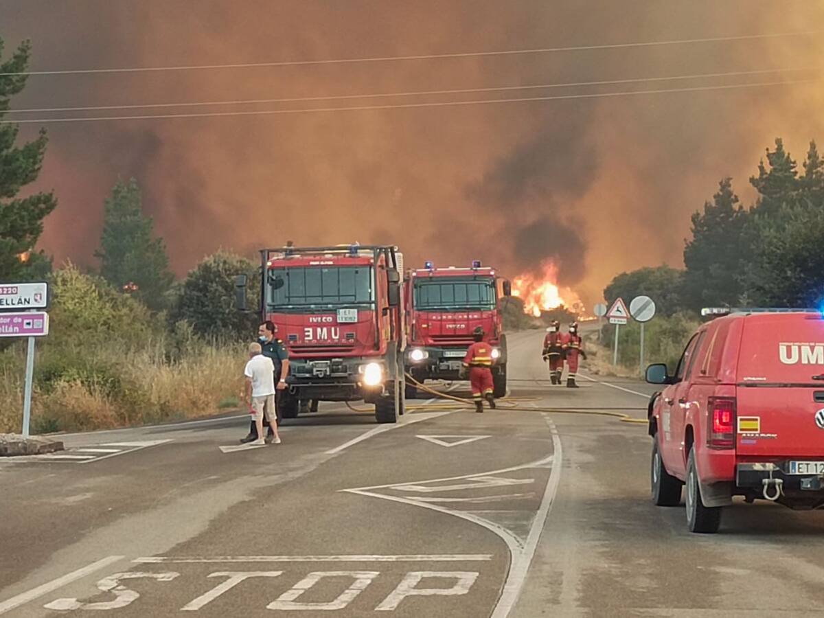 El incendio de Las Médulas puede superar las 1.500 hectáreas y amenaza con unirse al de La Cabrera