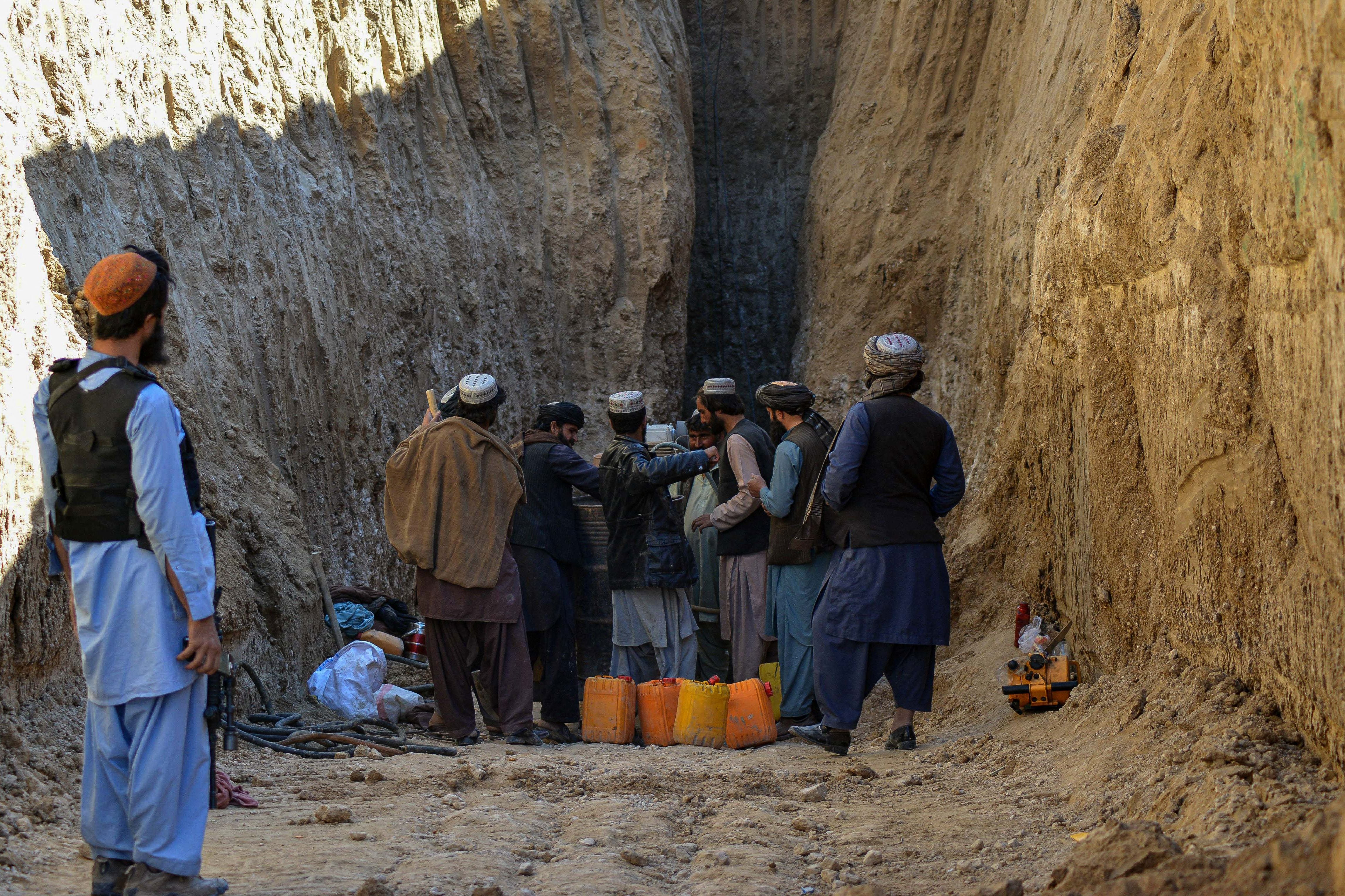 Labores de rescate para sacar al niño Haider de un antiguo pozo de agua en el área de Jaldak de la provincia de Zabul (Afganistán).