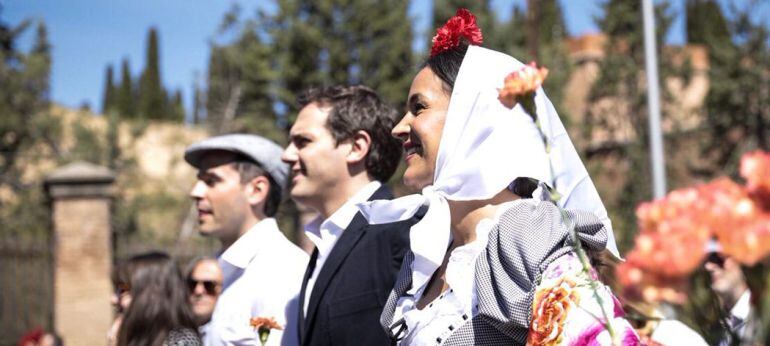 Albert Rivera junto a los líderes de Ciudadanos en Madrid, Ignacio Aguado y Begoña Villacís, durante su visita a la pradera de San Isidro