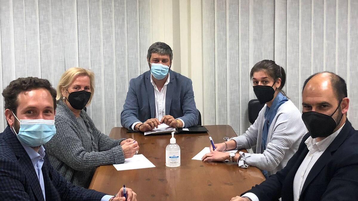 Gerardo Oliván se reúne con la gestora del Partido Popular de Barbastro