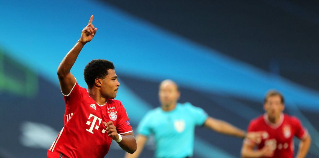Serge Gnabry celebra su primer gol ante el Lyon