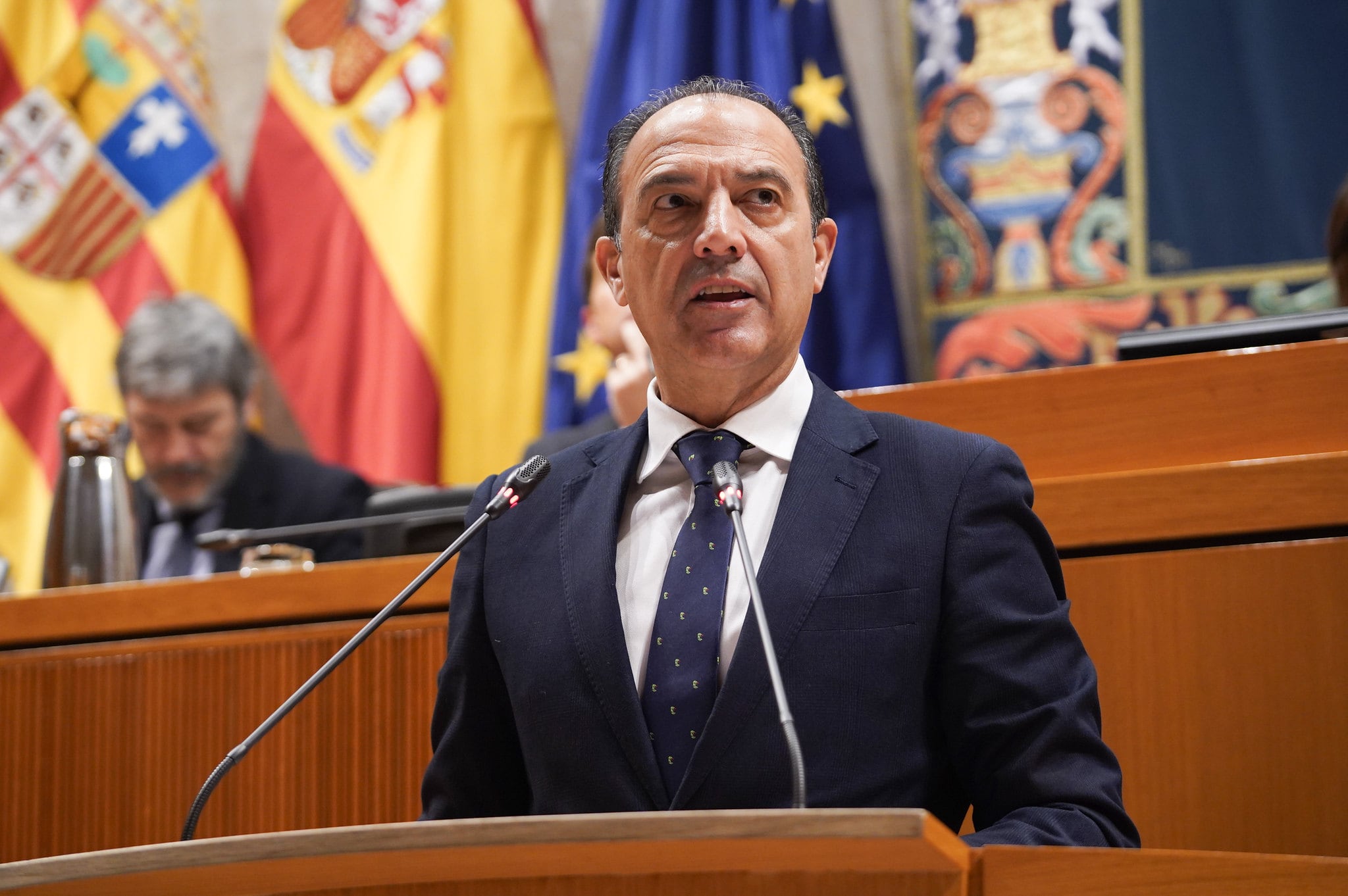 José Luis Bancalero defiende la gestión de las listas de espera en las Cortes de Aragón