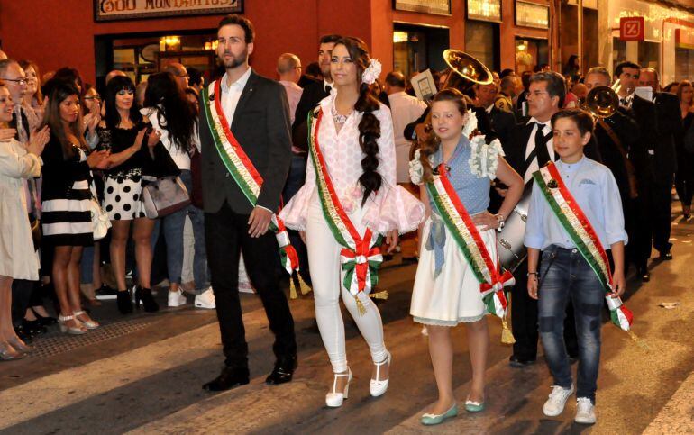 Capitanes y abanderadas de la comparsa de Contrabandistas 