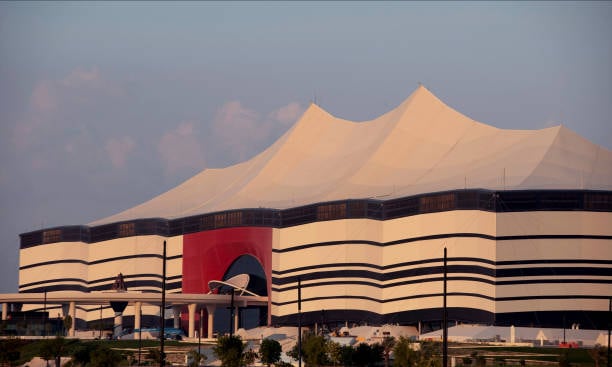 El estadio Al Bayt está inspirado en las tiendas tradicionales que utilizan los nómadas de Qatar. (Photo by MB Media/Getty Images)