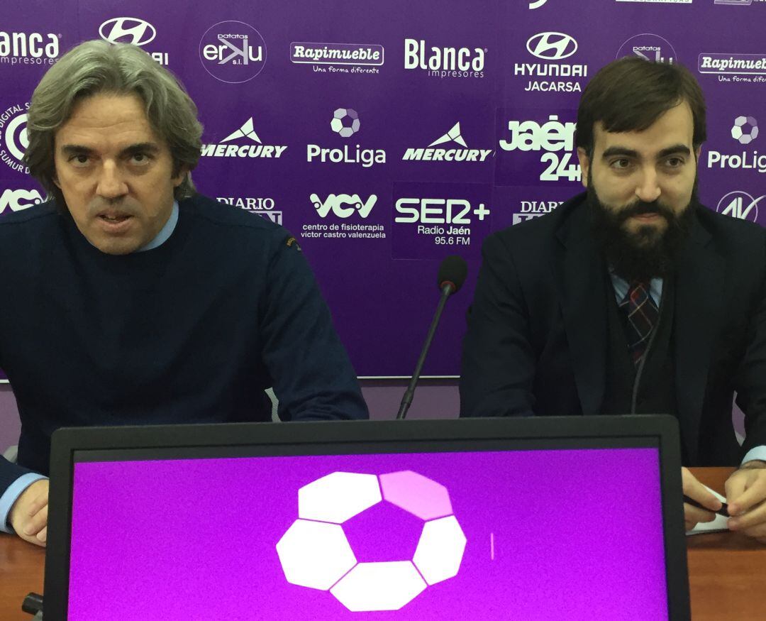 De izquierda a derecha, el presidente del Real Jaén, Andrés Rodríguez, y el asesor jurídico del club, Javier Tebas.