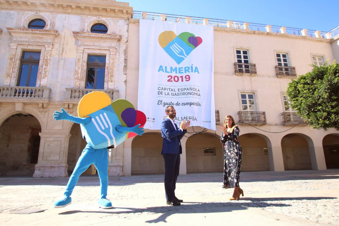 En Almería, celebración tras ser elegida la ciudad Capitalidad Española de la Gastronomía de 2019.