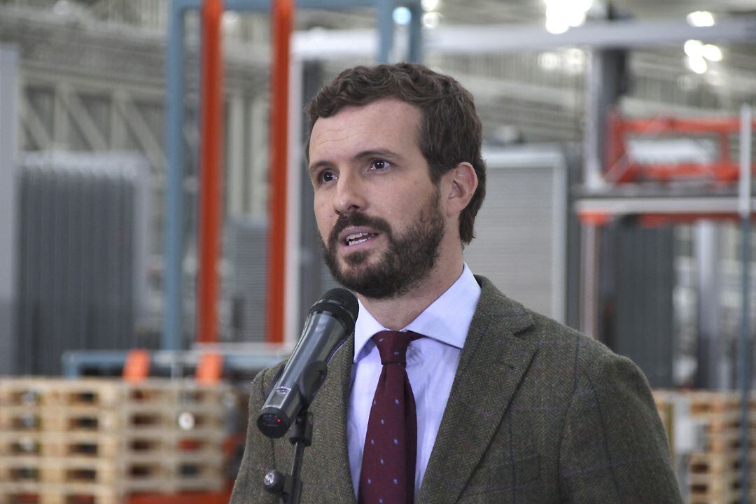 El Presidente del Partido Popular, Pablo Casado, en su visita a las instalaciones de Porcelanosa, en Vila-real.