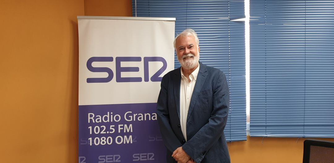 Antonio Moral, en los estudios de Radio Granada