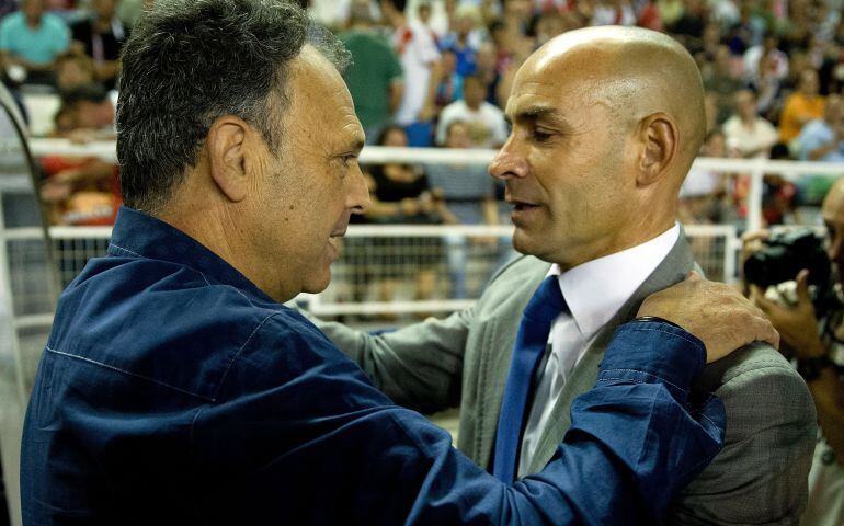 Joaquín Caparrós y Paco Jémez, en un encuentro entre el Rayo y el Levante celebrado el 30 de agosto de 2013.