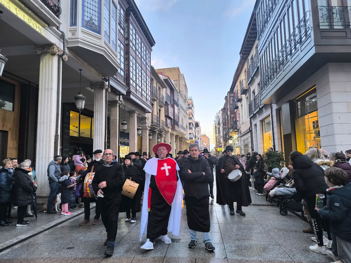 La sardina arde, el pueblo responde y clama contra ADIF: Palencia celebra su entierro más reivindicativo