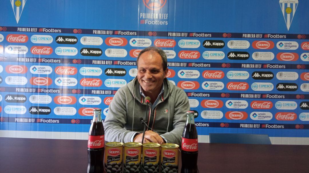 José Luis González en la sala de prensa del Alcoyano