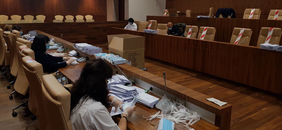 El proceso se ha realizado guardando las medidas de higiene y seguridad y utilizando espacios como el propio salón de plenos