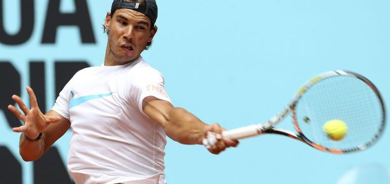 El español Rafa Nadal, durante el entrenamiento que ha realizado hoy en el complejo deportivo de la Caja Mágica, donde defenderá su condición de campeón del Mutua Madrid Open