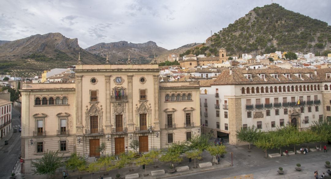 Fachada principal del Ayuntamiento de Jaén en la plaza de Santa María.