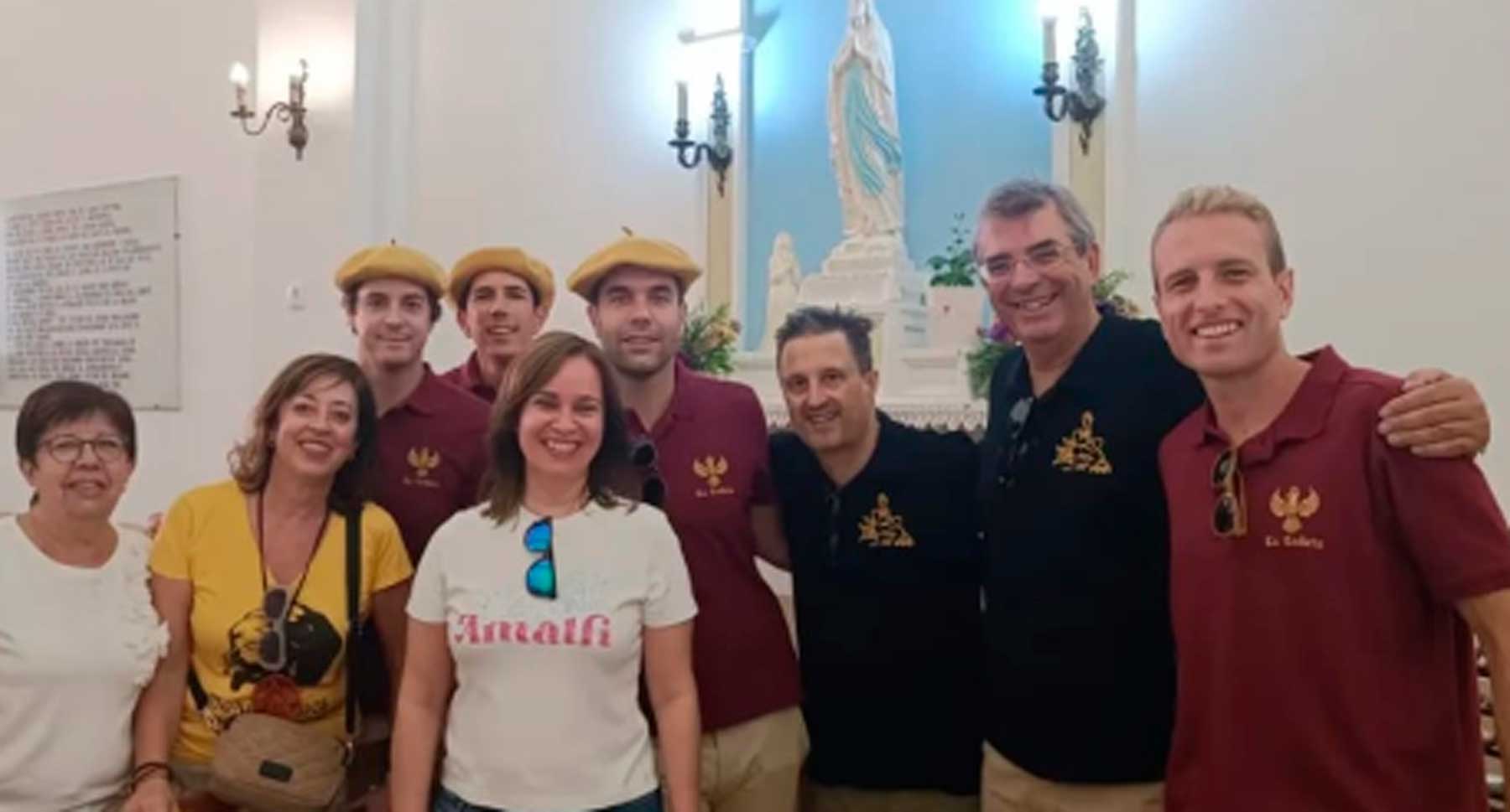 L&#039;alcaldessa de Xixona, Isabel López, amb els capitans d&#039;aquest any