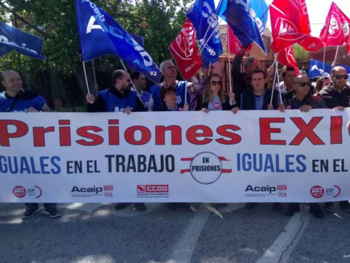 Protestas en la puerta del centro penitenciario de 'La Torrecica'