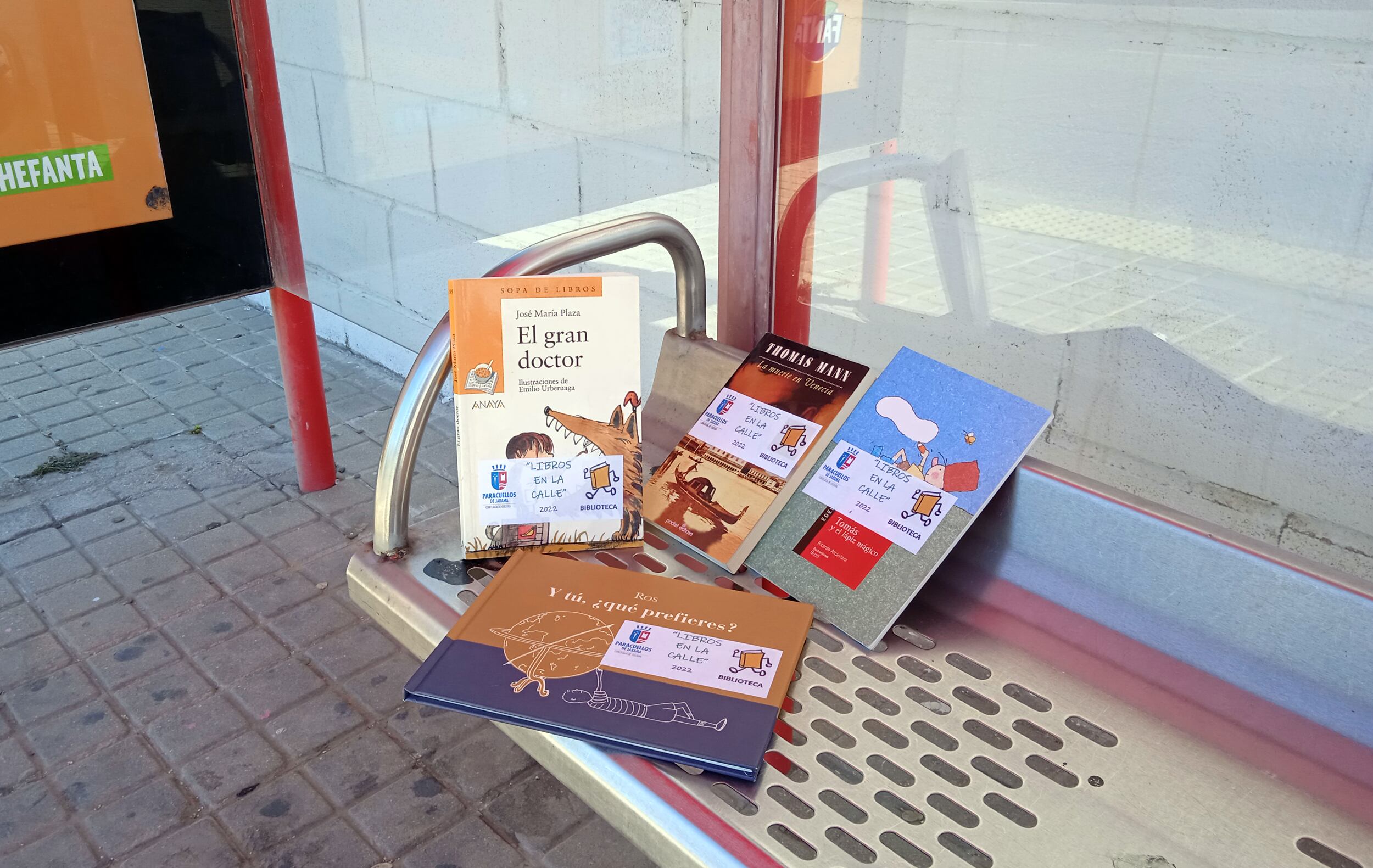 &#039;Libros en la Calle&#039; es la iniciativa de Bookcrossing de la Biblioteca Municipal de Paracuellos de Jarama