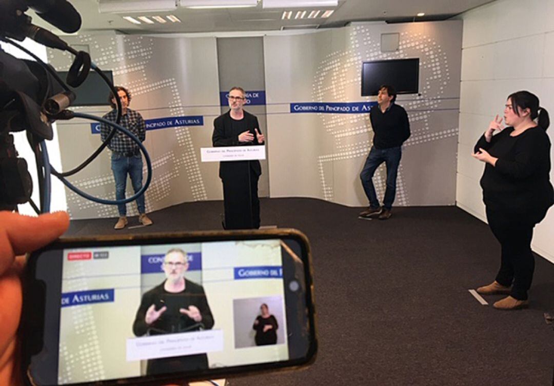 Los responsables sanitarios durante la presentación del estudio.