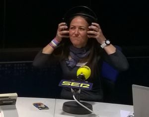 Eva se pone los cascos