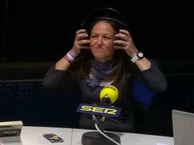 Eva se pone los cascos