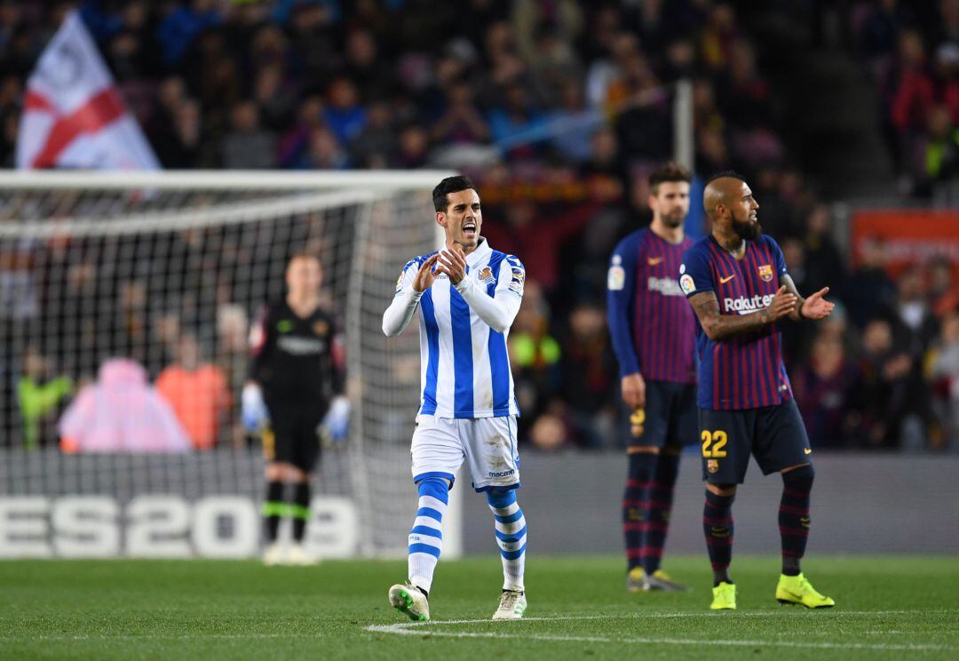Juanmi Jiménez celebra su gol en el Camp Nou