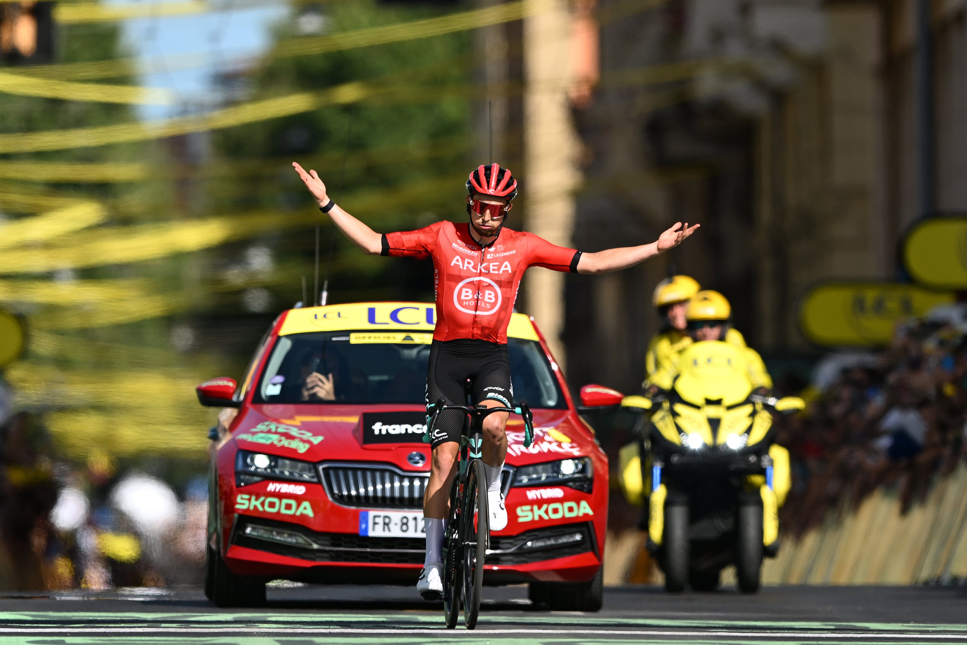 Vauquelin celebra su victoria en la segunda etapa del Tour de Francia