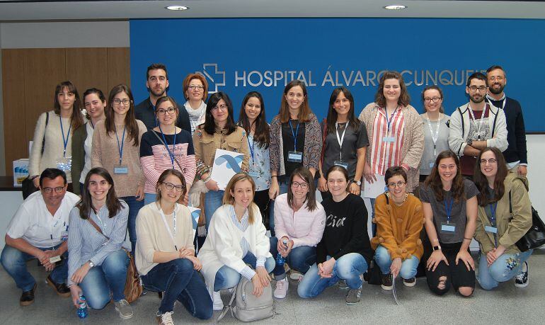 Los pediatras que participaron en el curso posan en el Álvaro Cunqueiro