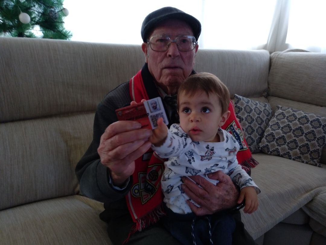 Bisabuelo y bisnieto, del Almería. 