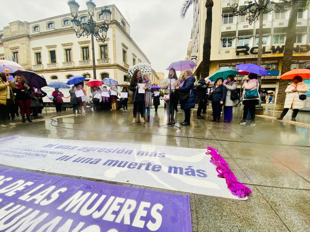 Concentración previa al 8M en la Plaza de las Tendillas de Córdoba, convocada por la Plataforma Cordobesa Contra la Violencia a las Mujeres