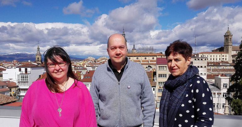 Estíbaliz, Raúl y Tere han visitado hoy los estudios de la Ser