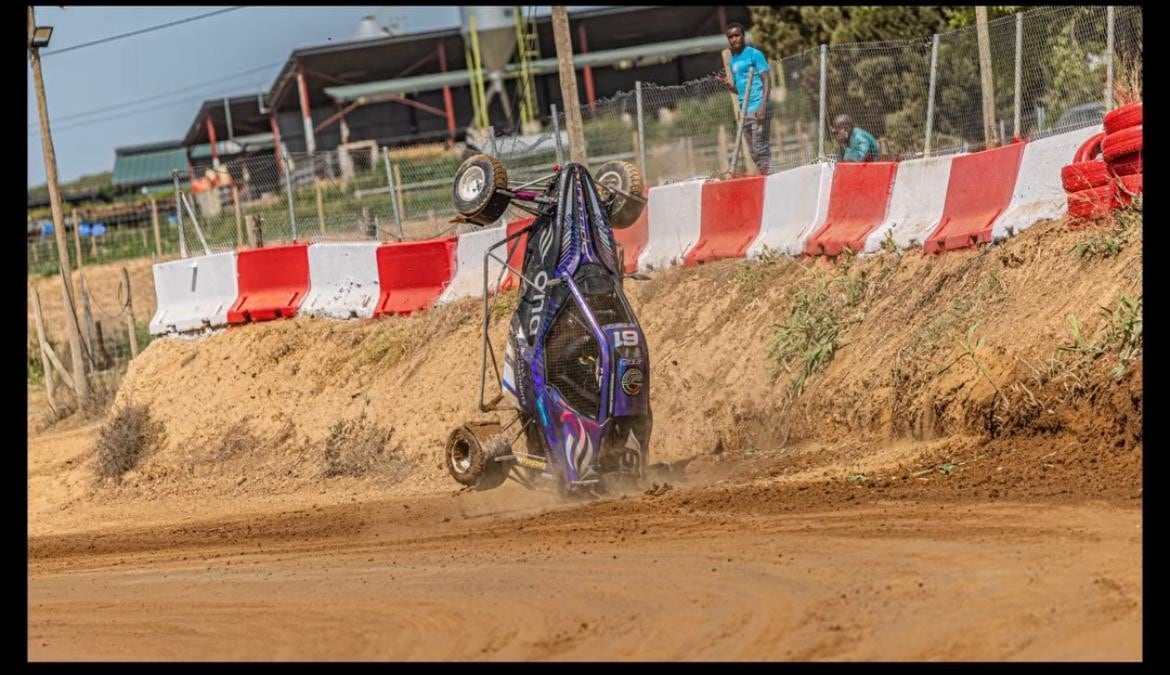 Espectacular accidente sin consecuencias para el piloto