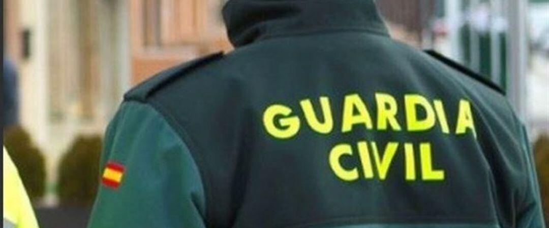 Un agente de la Guardia Civil